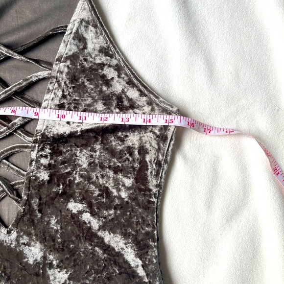 Velvet Plunging V bodysuit - Sz M - Picture 2 of 7